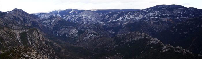 Horitzons on dominen les Serres d'Odèn i la neu que subtilment ho enfarina